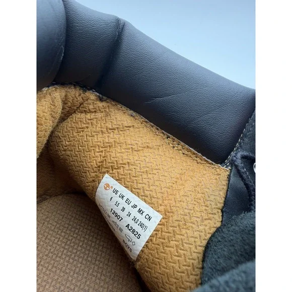 Junior's Timberland Premium 6 IN Waterproof Boot Black Nubuck Size 6 - Picture 9 of 11